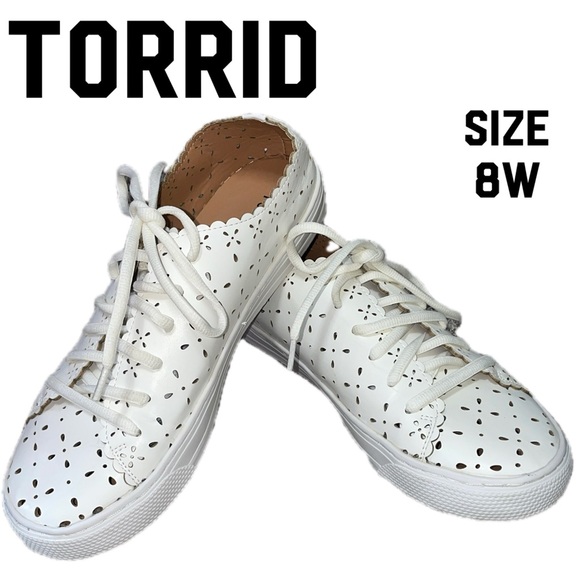 TORRID WHITE LASER CUT FAIX LEATHWR SNEAKER SIZE 8W - Picture 10 of 10